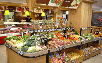 Intérieur supermarché sherpa Tignes - le lac rayon fruits et légumes