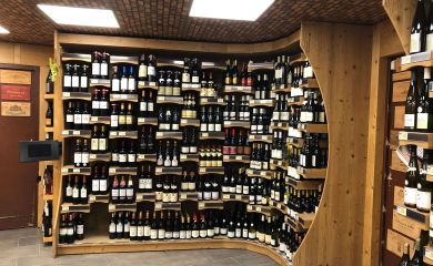 Intérieur supermarché sherpa Avoriaz - snow cave à vins