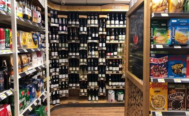 Intérieur supermarché sherpa Bonneval-sur-Arc cave à vins