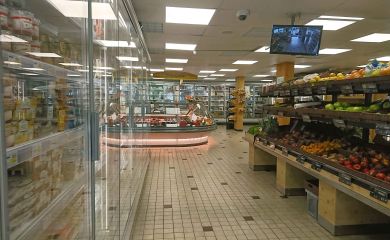 Intérieur supermarché sherpa Châtel allée centrale