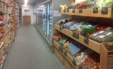 Intérieur supermarché sherpa Chamonix fruits et légumes