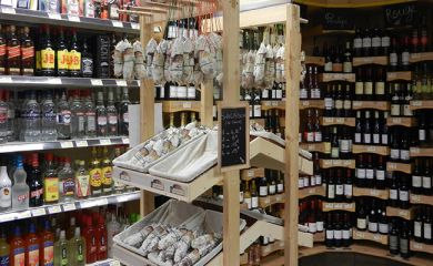 Intérieur supermarché sherpa Chamrousse 1700 cave à vins
