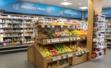 Intérieur supermarché sherpa Flaine rayon fruits et légumes