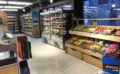 Intérieur supermarché sherpa Grand Bornand (le) rayons fruits et légumes