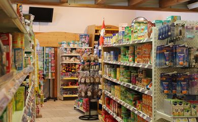 Intérieur supermarché sherpa Karellis (les) rayon alimentaire et conserves