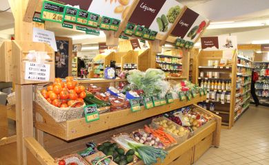 supermarché sherpa Lélex rayon alimentaire de fruits et légumes