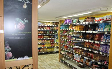 Intérieur supermarché sherpa Ménuires (les) - Bruyères rayons alimentation et tête de gondole