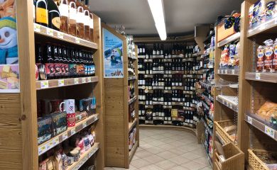 Intérieur supermarché sherpa Méribel - les allues cave à vins