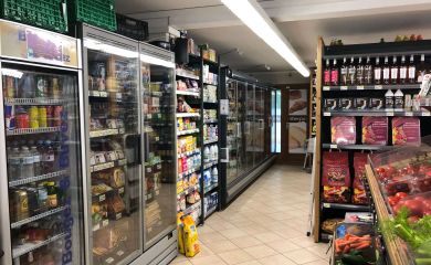 Intérieur supermarché sherpa Méribel - les allues rayons alimentaires frais