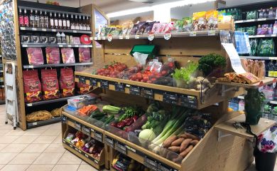 Intérieur supermarché sherpa Méribel - les allues rayon fruits et légumes