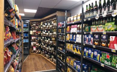 Intérieur supermarché sherpa Métabief rayon boisson et cave à vins