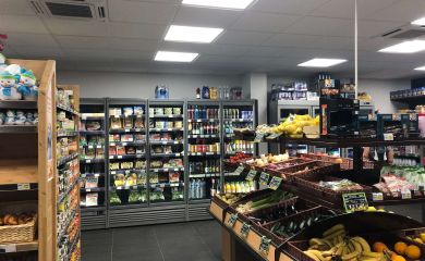 Intérieur supermarché sherpa Métabief rayon fruits et légumes