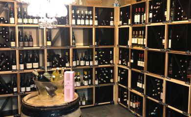 Intérieur supermarché sherpa Montgenèvre cave à vins