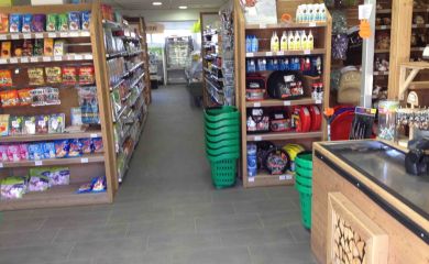 Intérieur supermarché sherpa Pla d'Adet (le) - sol y neou passage en caisse