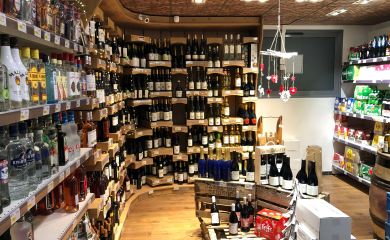 Intérieur supermarché sherpa Prémanon cave à vins