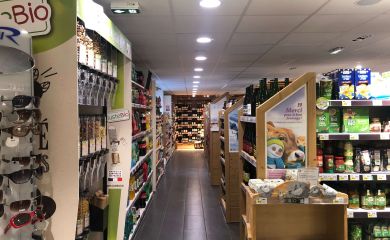 Intérieur supermarché sherpa Prémanon rayons alimentaires