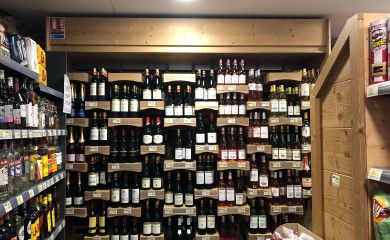 Intérieur supermarché sherpa Puy Saint Vincent 1400 cave à vins