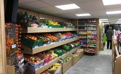 Intérieur supermarché sherpa Samoëns rayon fruits et légumes