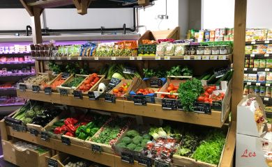 Intérieur supermarché sherpa Serre Chevalier 1350 rayon fruits et légumes