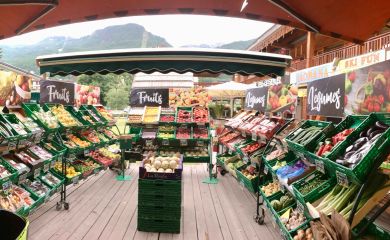 Intérieur supermarché sherpa Serre Chevalier 1400 rayon fruits et légumes