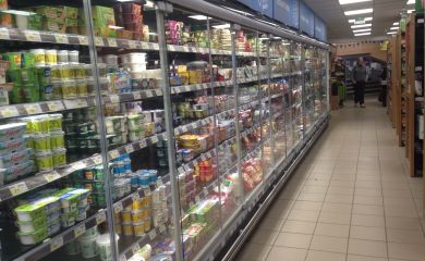Intérieur supermarché sherpa Serre Chevalier 1500 rayon frais