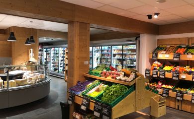 Intérieur supermarché sherpa Val Cenis - lanslebourg rayon fruits et légumes