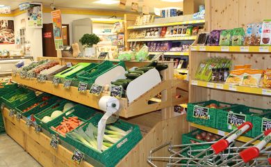 Intérieur supermarché sherpa Val Cenis - lanslevillard rayon fruits et légumes