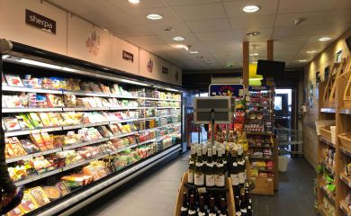 Intérieur supermarché sherpa Val Cenis - les champs rayon alimentaire frais