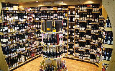 Intérieur supermarché sherpa Val Thorens - péclet cave à vins