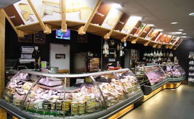 Intérieur supermarché sherpa Val Thorens - péclet fromagerie