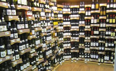 Intérieur supermarché sherpa Valloire cave à vins