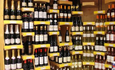 Intérieur supermarché sherpa Vars - Fournet cave à vins
