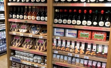 Intérieur supermarché sherpa Saint Sorlin d'Arves produits locaux