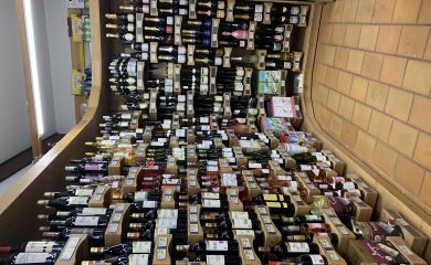 Intérieur supermarché sherpa Deux Alpes 1800 (les) cave à vins