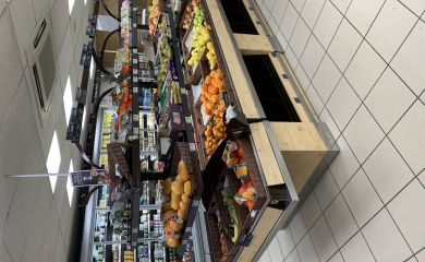 Intérieur supermarché sherpa Courchevel 1850 fruits et légumes