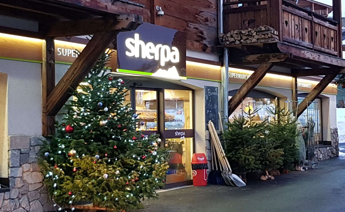 Extérieur supermarché sherpa Gets (les) entrée