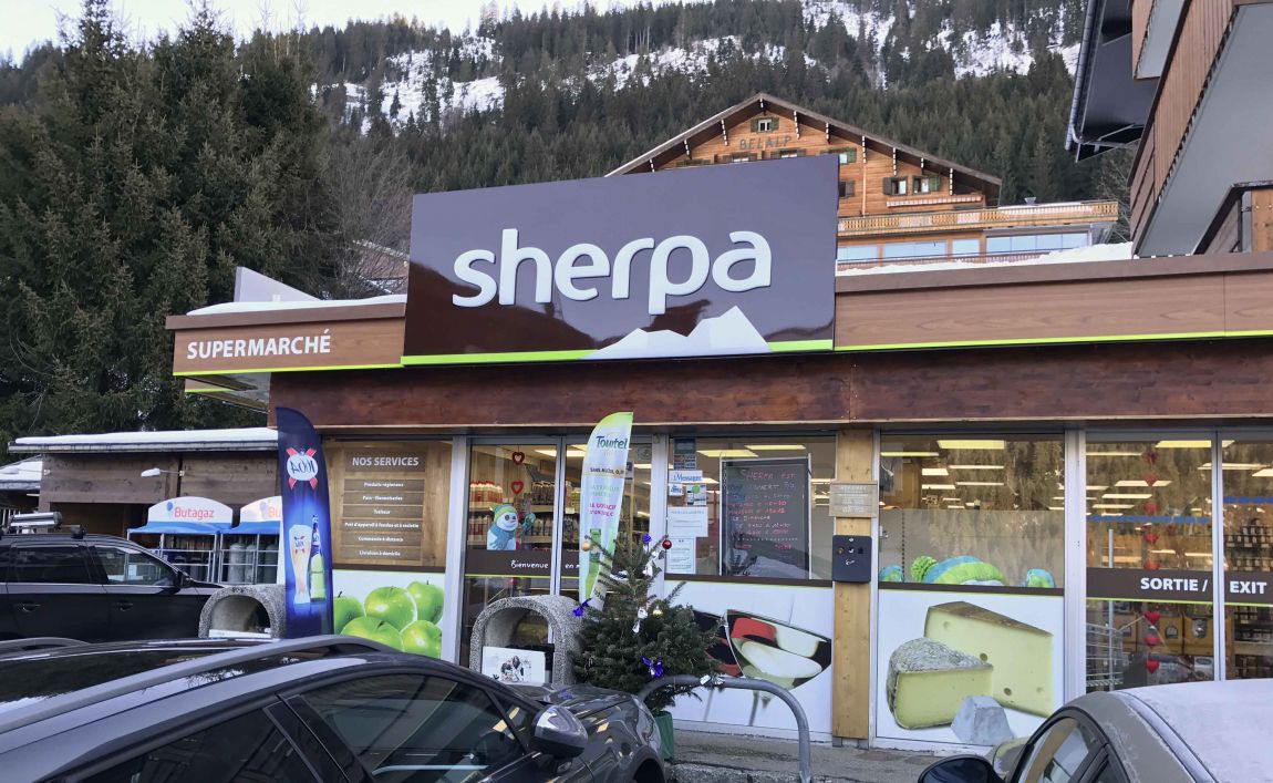 Extérieur supermarché sherpa Châtel entrée