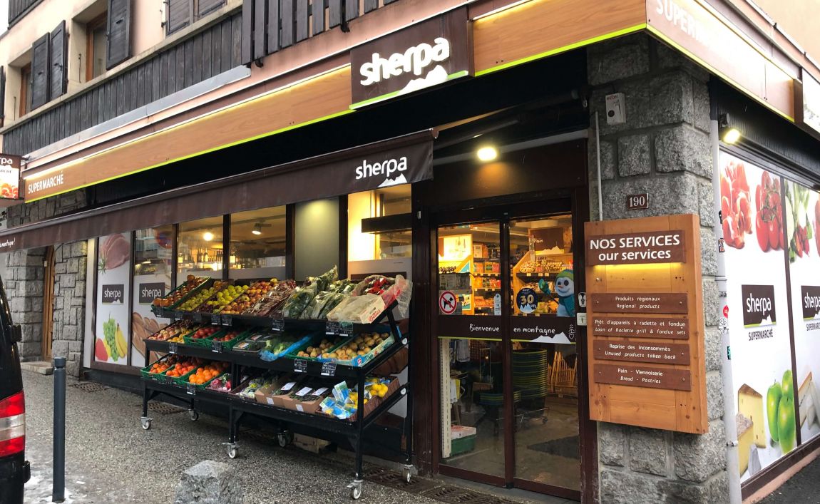 Extérieur supermarché sherpa Chamonix entrée