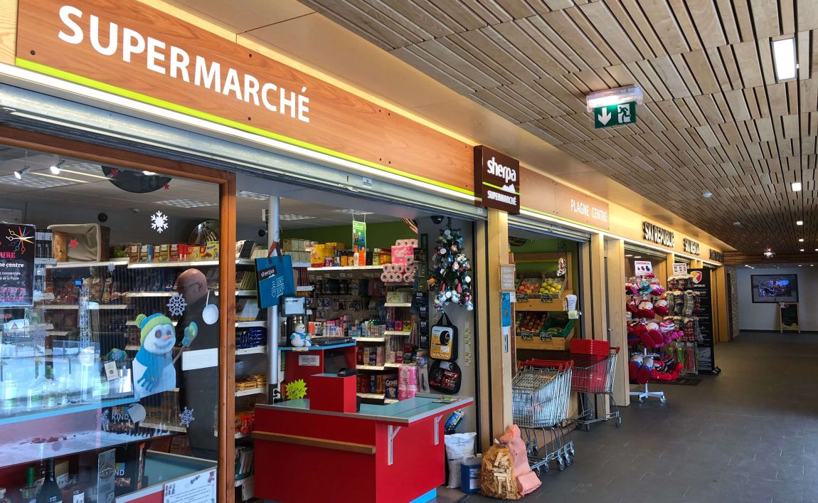 Extérieur supermarché Sherpa Plagne centre entrée