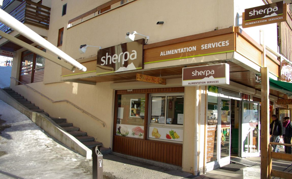 Extérieur supermarché sherpa Saint Francois Longchamp entrée
