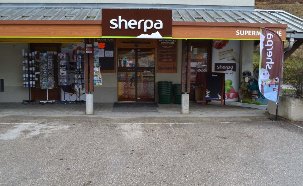Extérieur supermarché sherpa Sixt Fer à Cheval entrée