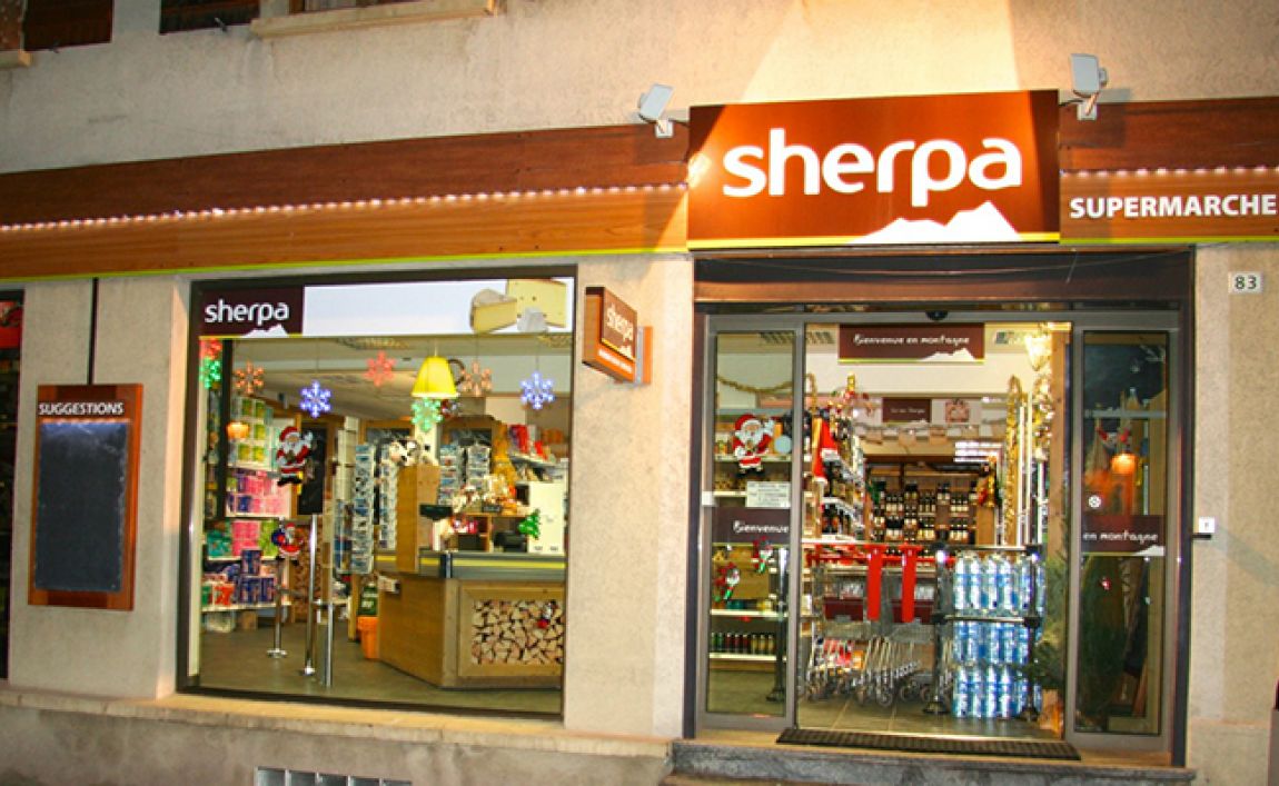 Extérieur supermarché sherpa Val Cenis - lanslebourg entrée