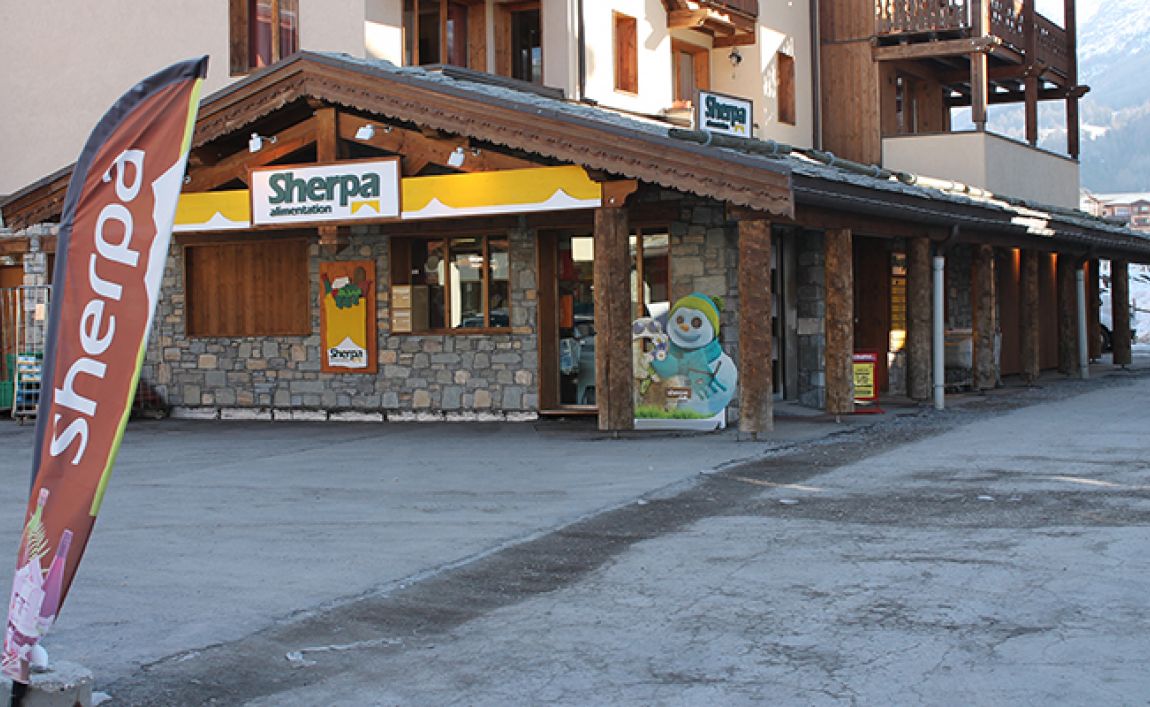 Extérieur supermarché sherpa Val Cenis - lanslevillard entrée