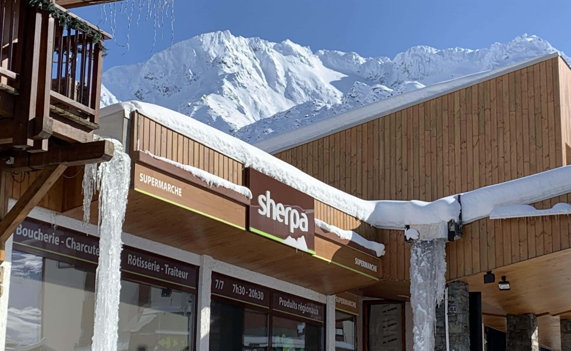 Sherpa supermarket Val Thorens - péclet entrance