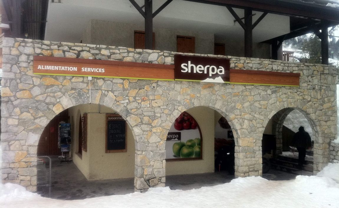 Sherpa supermarket Valmorel - Crève Coeur winter entrance