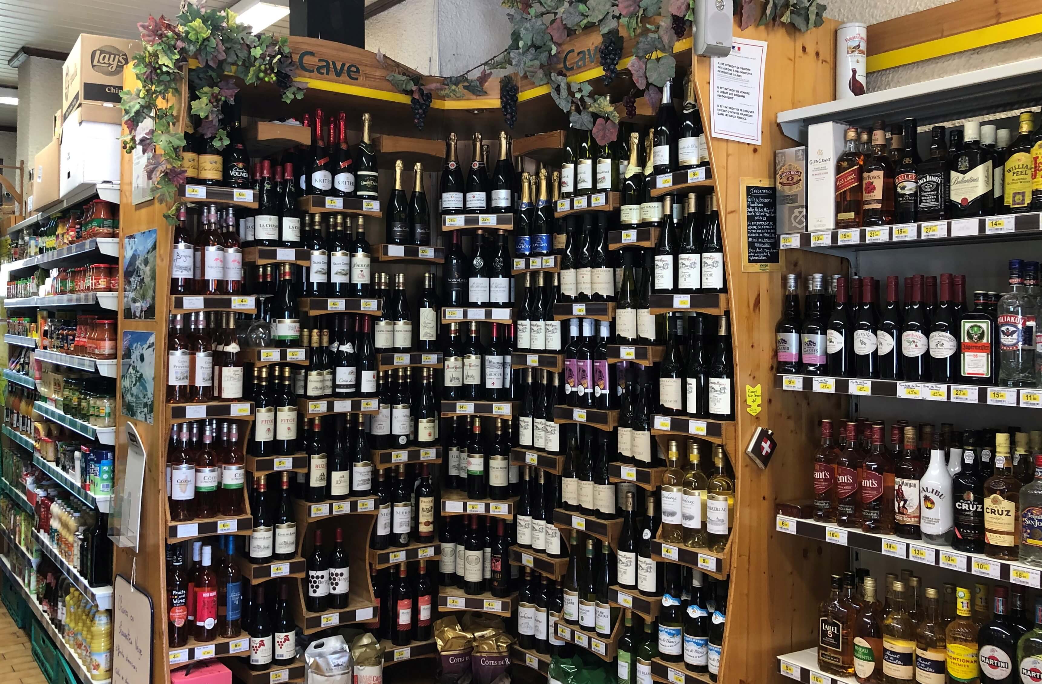 Sherpa supermarket Auris en Oisans wine cellar