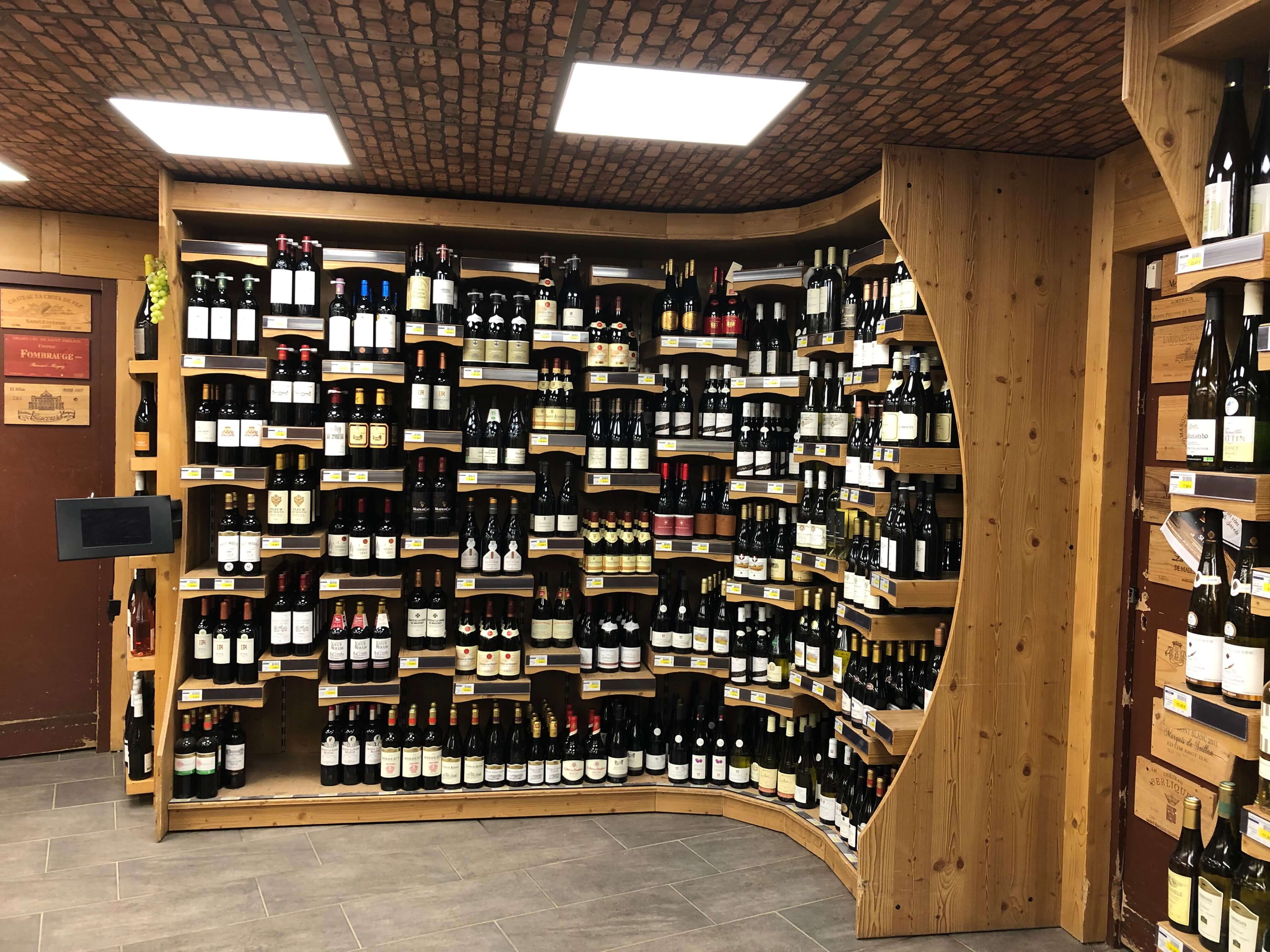 Sherpa supermarket Avoriaz - snow wine cellar