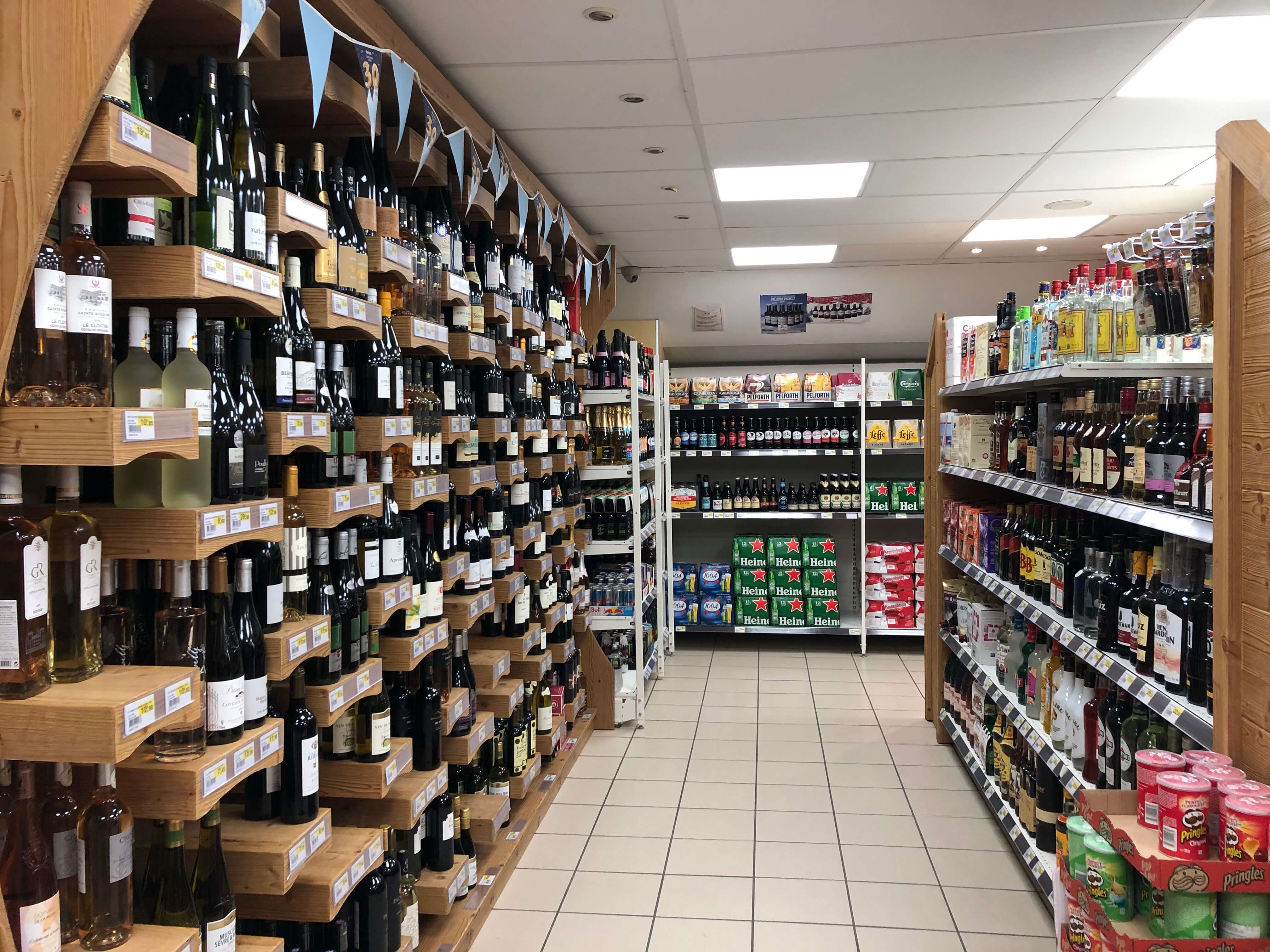 Sherpa supermarket Joue du Loup (la) wine cellar