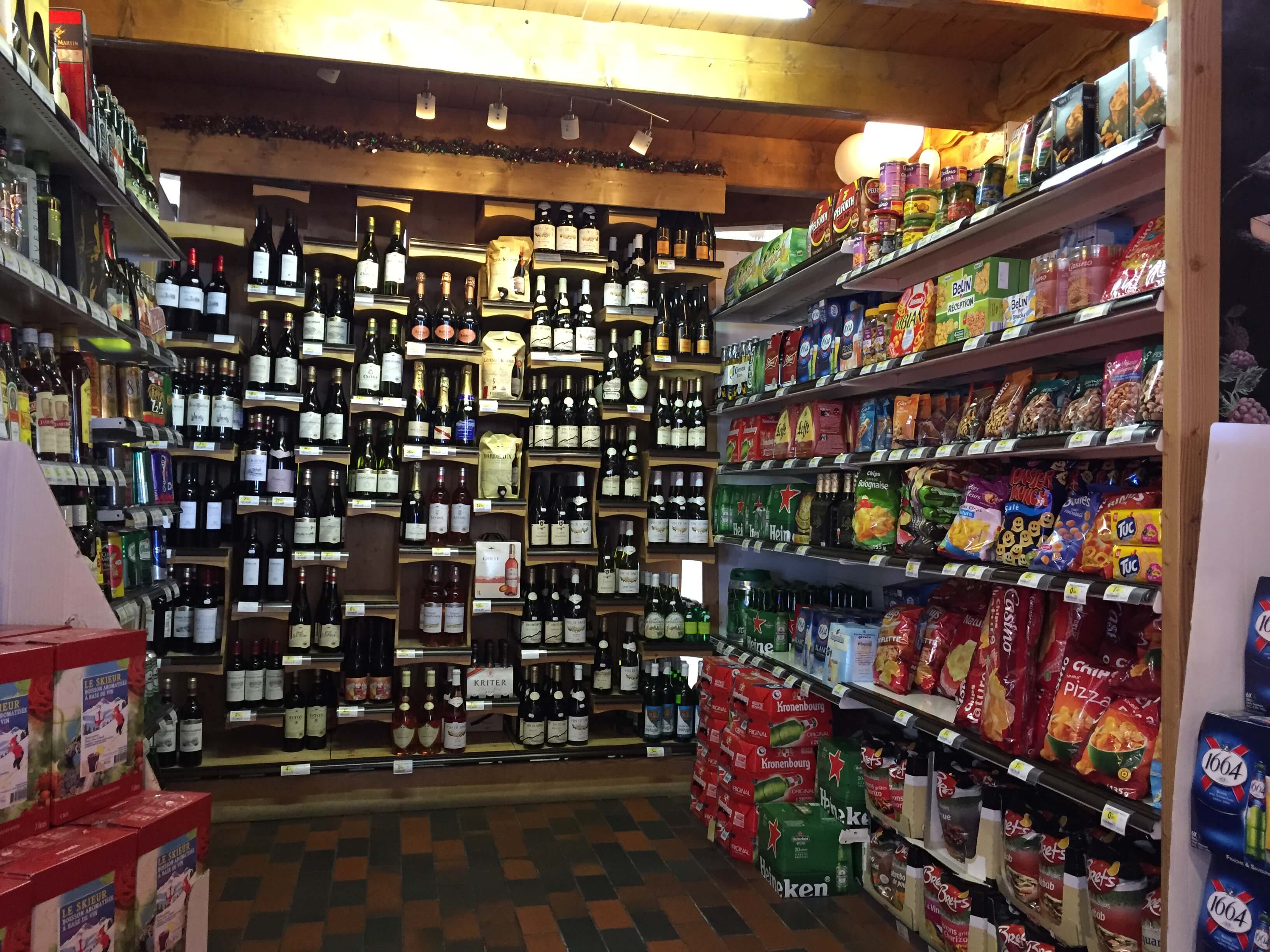 Sherpa supermarket Ménuires (les) - Brelins wine cellar