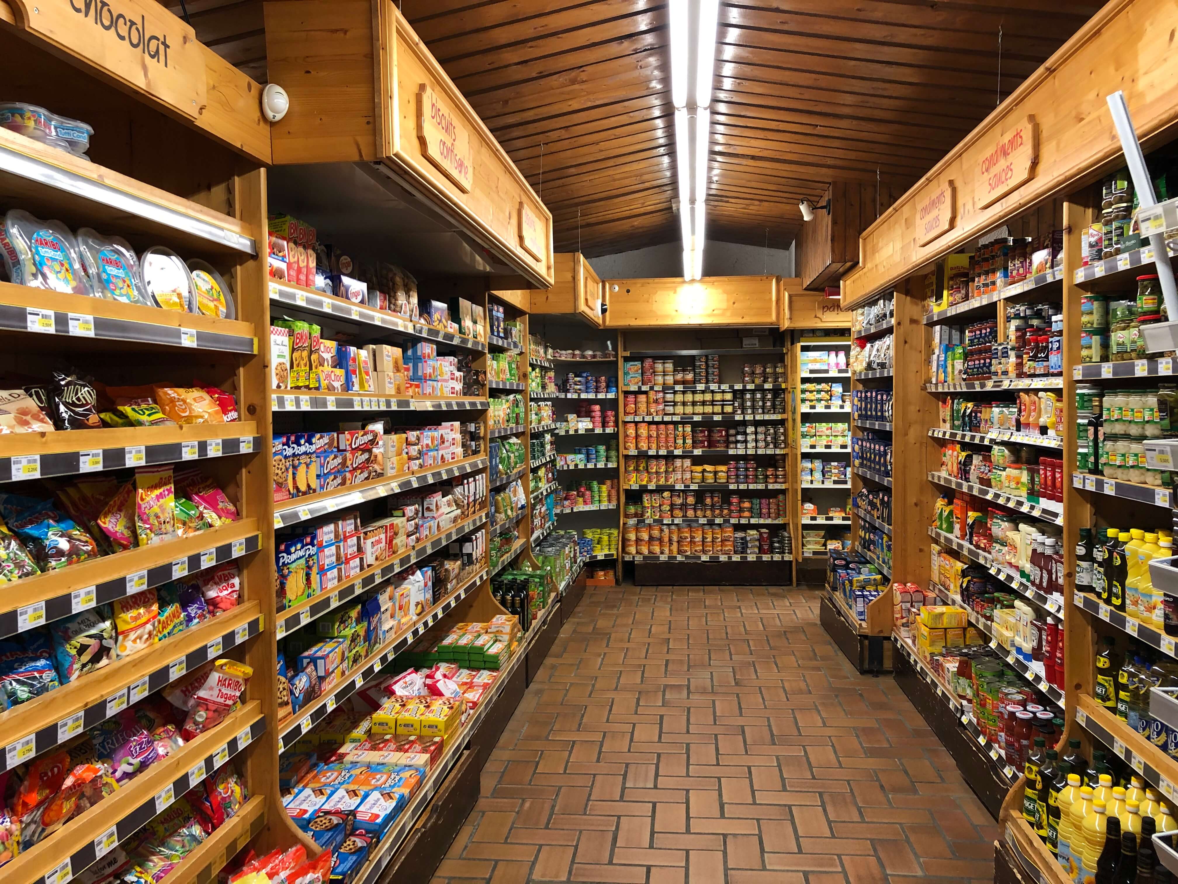 Sherpa supermarket Méribel Mottaret shelves